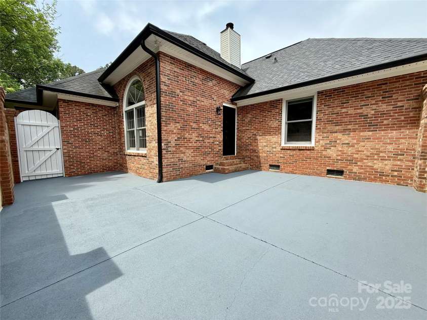 456 Brook Valley Court, Concord, NC 28025.  MLS# CAR4259045, YatesRealty ID 18698. 