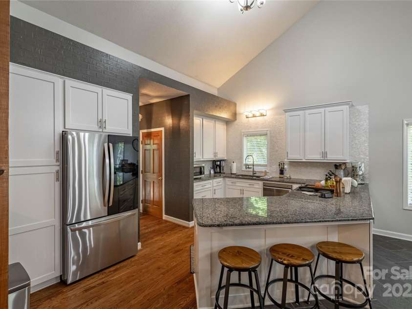 316 Players Ridge Road, Hickory, NC 28601.  MLS# CAR4305590, YatesRealty ID 187. 