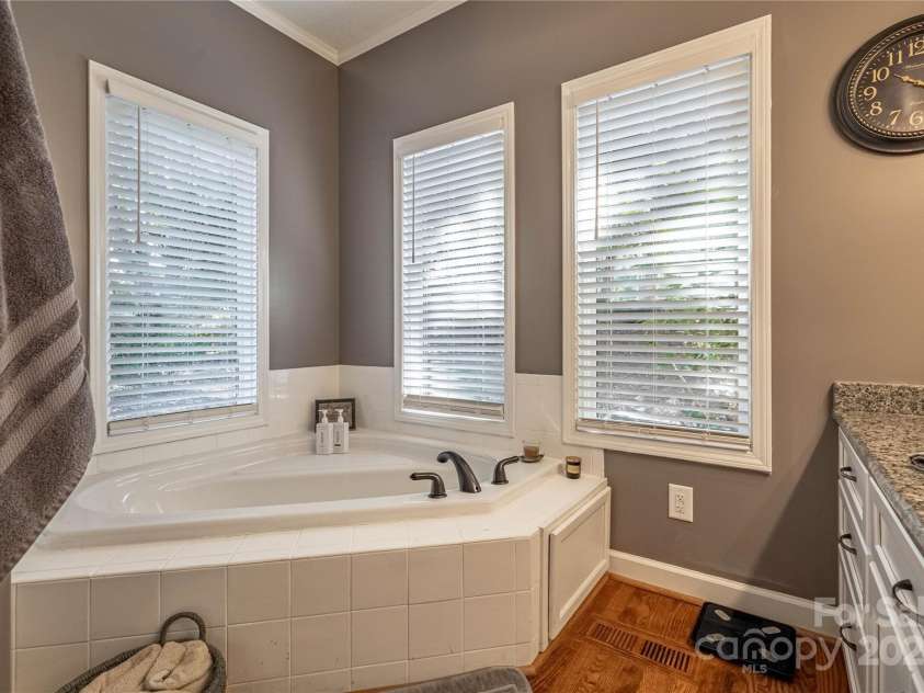 316 Players Ridge Road, Hickory, NC 28601.  MLS# CAR4305590, YatesRealty ID 187. 