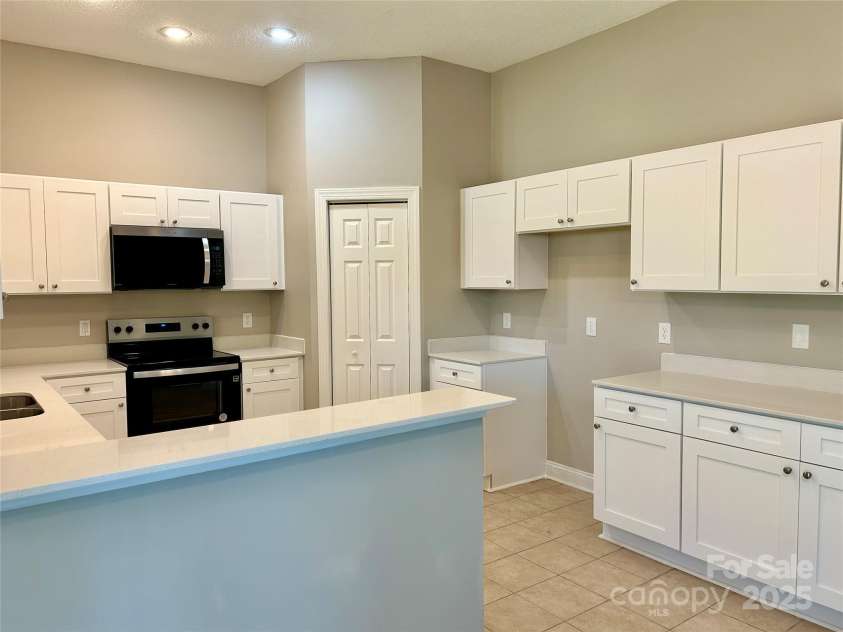 12403 Panthersville Drive, Charlotte, NC 28269.  MLS# CAR4226731, YatesRealty ID 18700. 