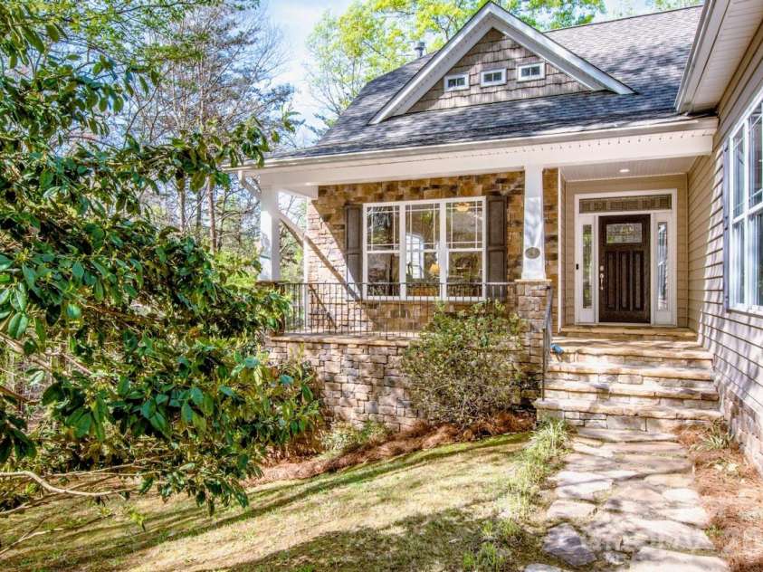 125 Melrose Lane, Mooresville, NC 28117.  MLS# CAR4348843, YatesRealty ID 18700. 