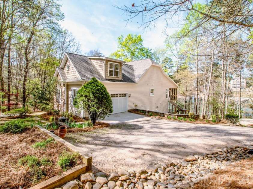 125 Melrose Lane, Mooresville, NC 28117.  MLS# CAR4348843, YatesRealty ID 18700. 