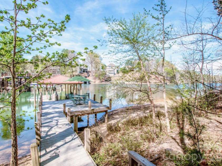125 Melrose Lane, Mooresville, NC 28117.  MLS# CAR4348843, YatesRealty ID 18700. 