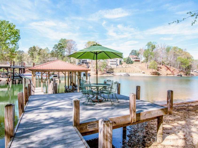 125 Melrose Lane, Mooresville, NC 28117.  MLS# CAR4348843, YatesRealty ID 18700. 