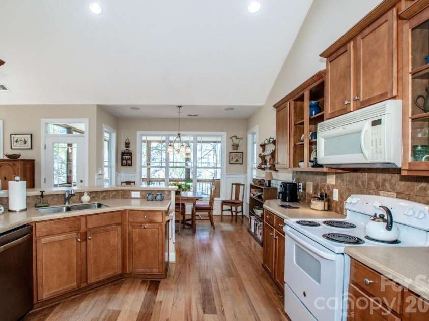 125 Melrose Lane, Mooresville, NC 28117.  MLS# CAR4348843, YatesRealty ID 18700. 