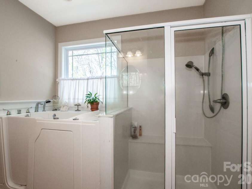 125 Melrose Lane, Mooresville, NC 28117.  MLS# CAR4348843, YatesRealty ID 18700. 