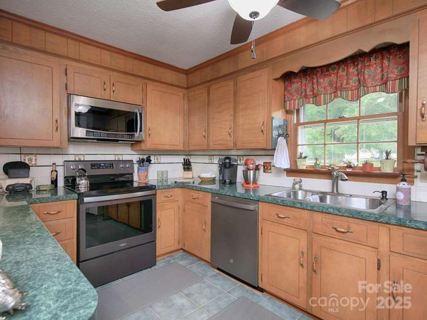 269 Johnson Dairy Road, Mooresville, NC 28115.  MLS# CAR4260297, YatesRealty ID 18702. Kitchen