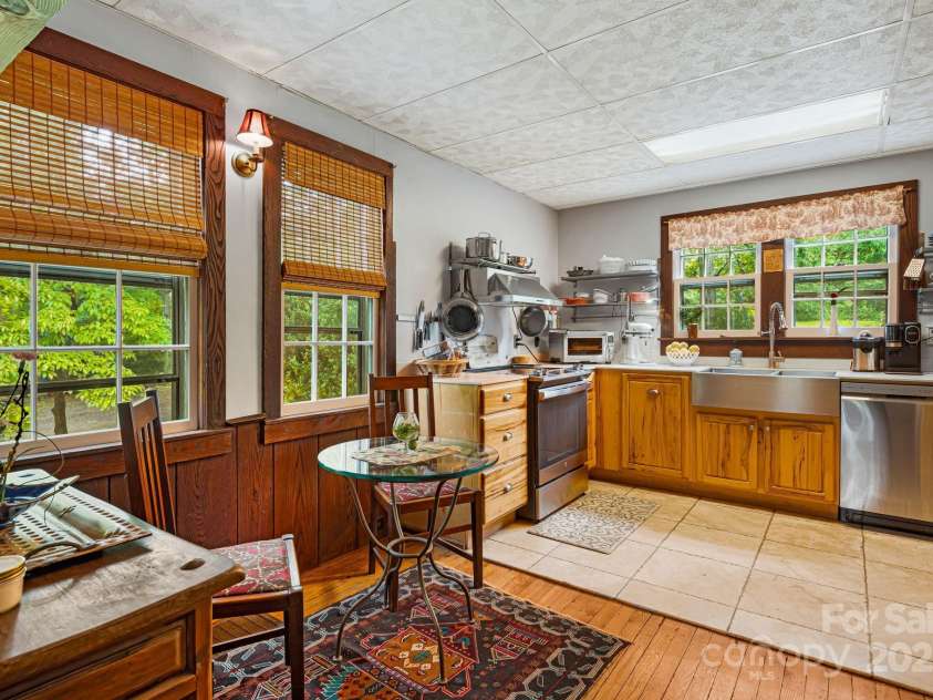 1186 Old US 70 Highway, Black Mountain, NC 28711.  MLS# CAR4258643, YatesRealty ID 18703. 