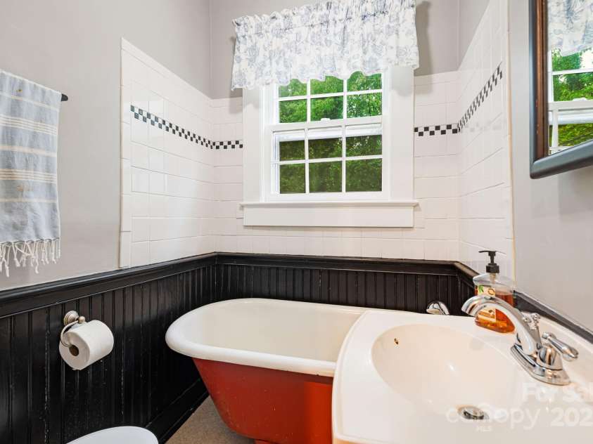 1186 Old US 70 Highway, Black Mountain, NC 28711.  MLS# CAR4258643, YatesRealty ID 18703. 