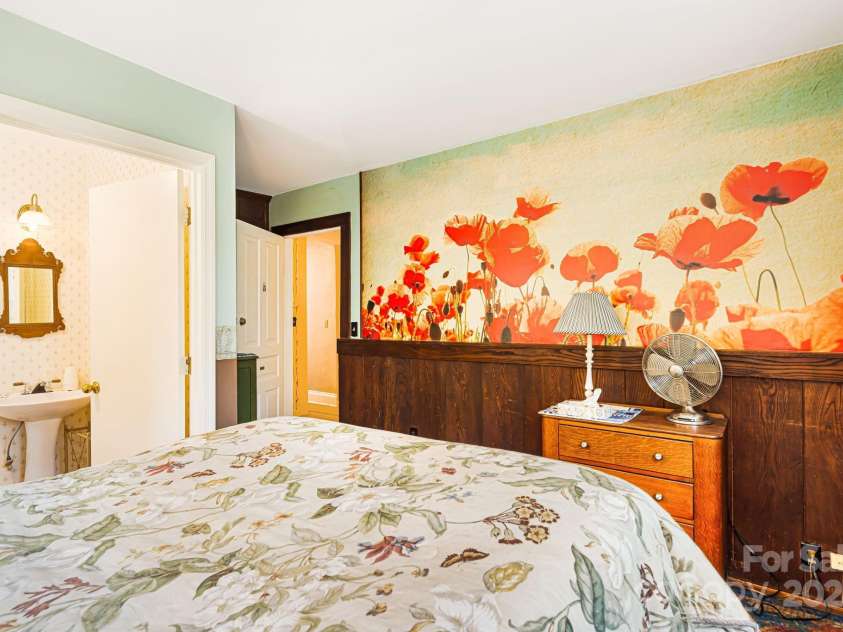 1186 Old US 70 Highway, Black Mountain, NC 28711.  MLS# CAR4258643, YatesRealty ID 18703. 