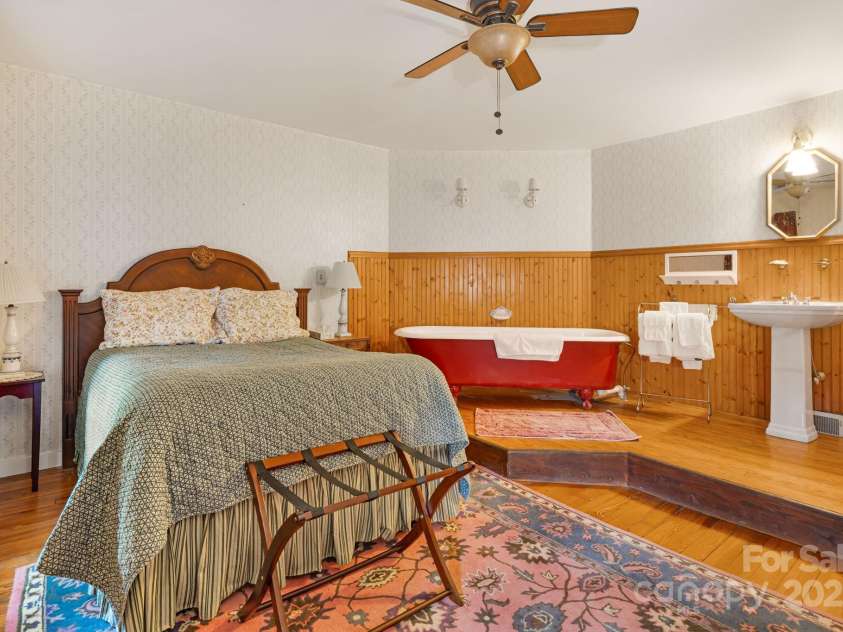 1186 Old US 70 Highway, Black Mountain, NC 28711.  MLS# CAR4258643, YatesRealty ID 18703. 