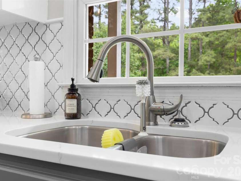 738 Costner School Road, Bessemer City, NC 28016.  MLS# CAR4373154, YatesRealty ID 18704. Ceramic Backsplash