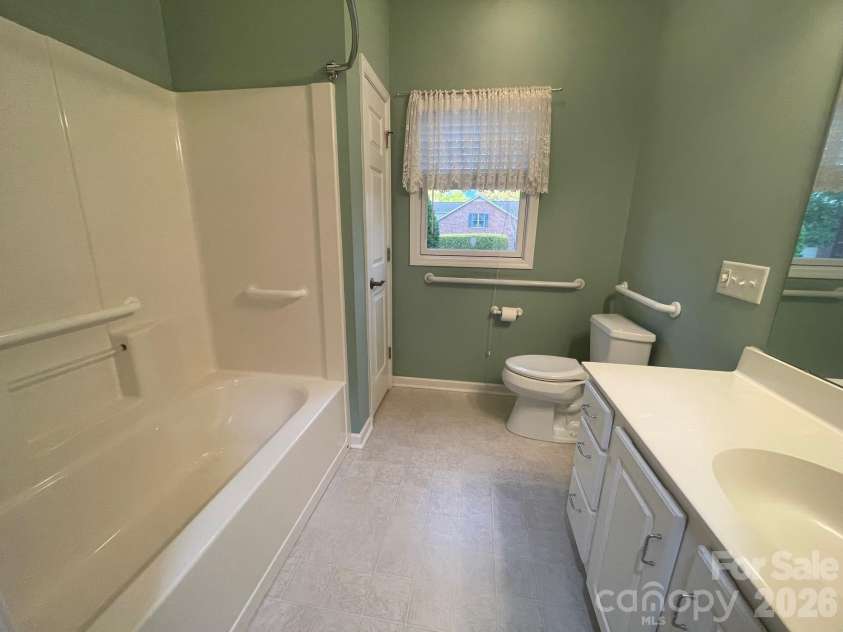 489 26th Avenue, Hickory, NC 28601.  MLS# CAR4377428, YatesRealty ID 18705. 489A Guest Bath