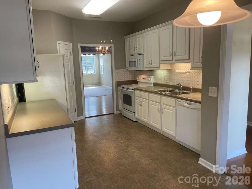 489 26th Avenue, Hickory, NC 28601.  MLS# CAR4377428, YatesRealty ID 18705. 489A Kitchen