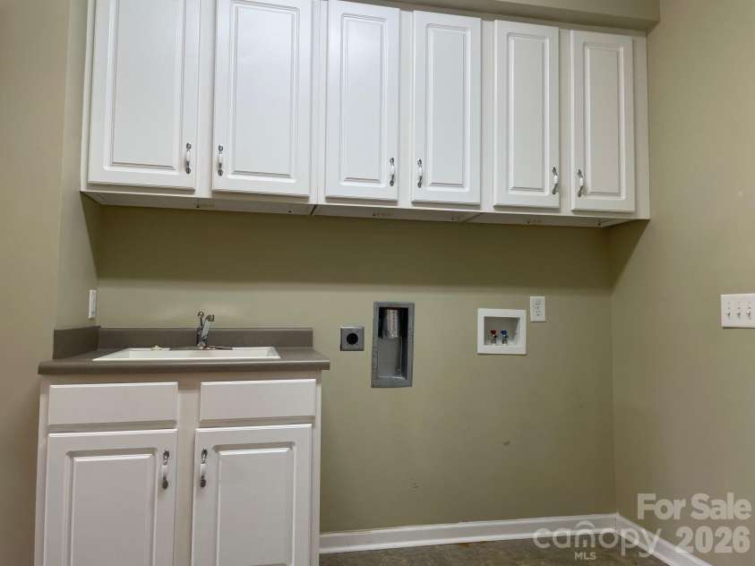 489 26th Avenue, Hickory, NC 28601.  MLS# CAR4377428, YatesRealty ID 18705. 489A Laundry Room