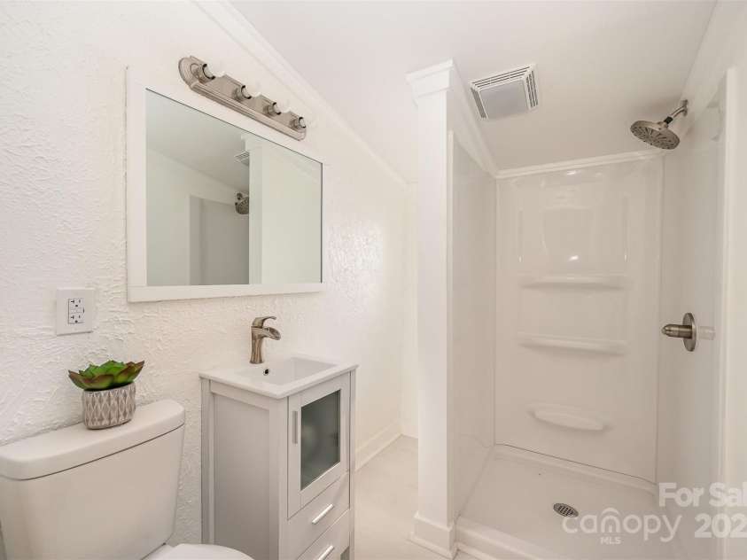 235 River Loop Road, Belmont, NC 28012.  MLS# CAR4252570, YatesRealty ID 18707. ADU Bathroom