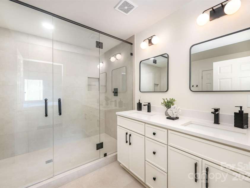 235 River Loop Road, Belmont, NC 28012.  MLS# CAR4252570, YatesRealty ID 18707. Primary Bathroom