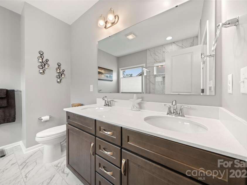 1918 Thoreau Way, York, SC 29745.  MLS# CAR4257653, YatesRealty ID 18708. Primary Bathroom