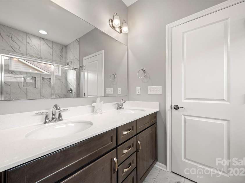 1918 Thoreau Way, York, SC 29745.  MLS# CAR4257653, YatesRealty ID 18708. Primary Bathroom