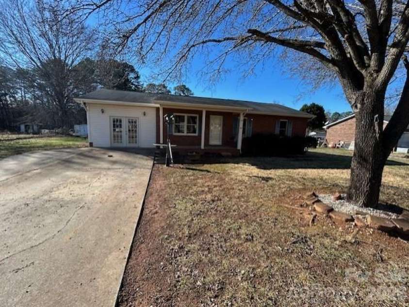 1616 Lazenby Street, Newton, NC 28658.  MLS# CAR4266358, YatesRealty ID 18709. Front