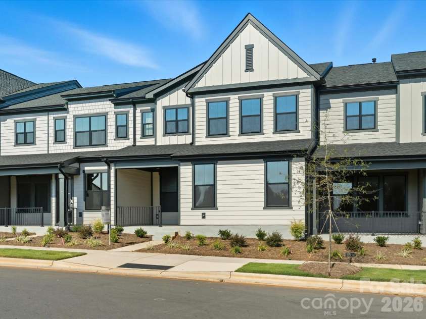 323 Ardmore Drive, Belmont, NC 28012.  MLS# CAR4378227, YatesRealty ID 18709. Covered front porch