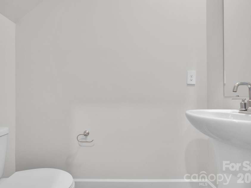 205 Alden Court, Shelby, NC 28152.  MLS# CAR4342473, YatesRealty ID 18710. HALF BATHROOM