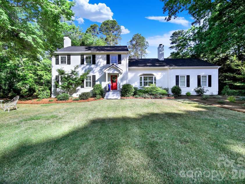 537 Briarwood Road, Lancaster, SC 29720.  MLS# CAR4377943, YatesRealty ID 18711. 