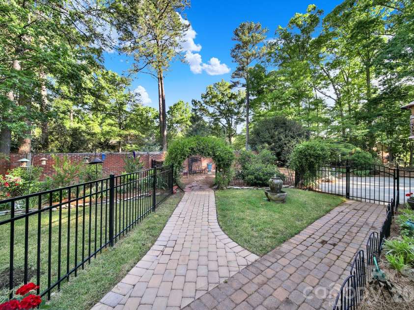 537 Briarwood Road, Lancaster, SC 29720.  MLS# CAR4377943, YatesRealty ID 18711. 