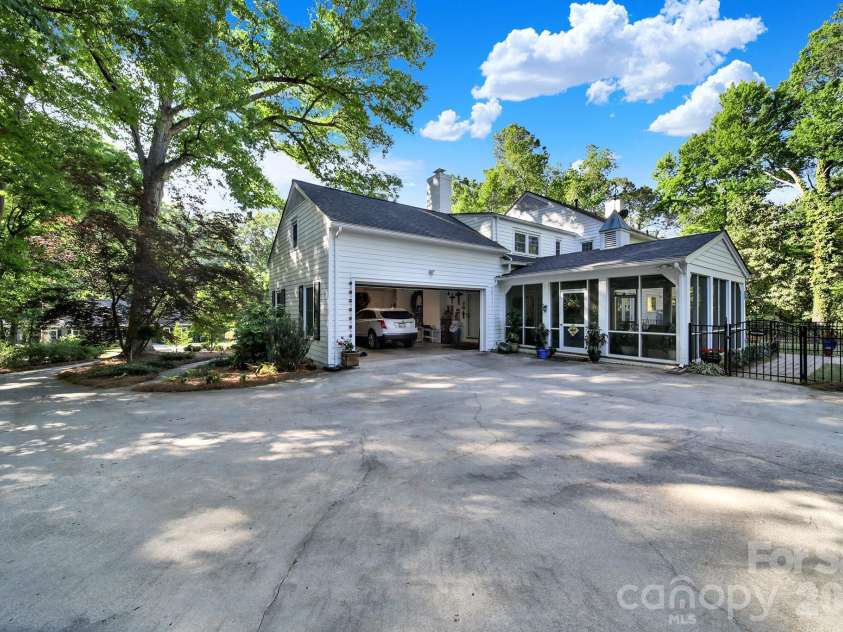 537 Briarwood Road, Lancaster, SC 29720.  MLS# CAR4377943, YatesRealty ID 18711. 