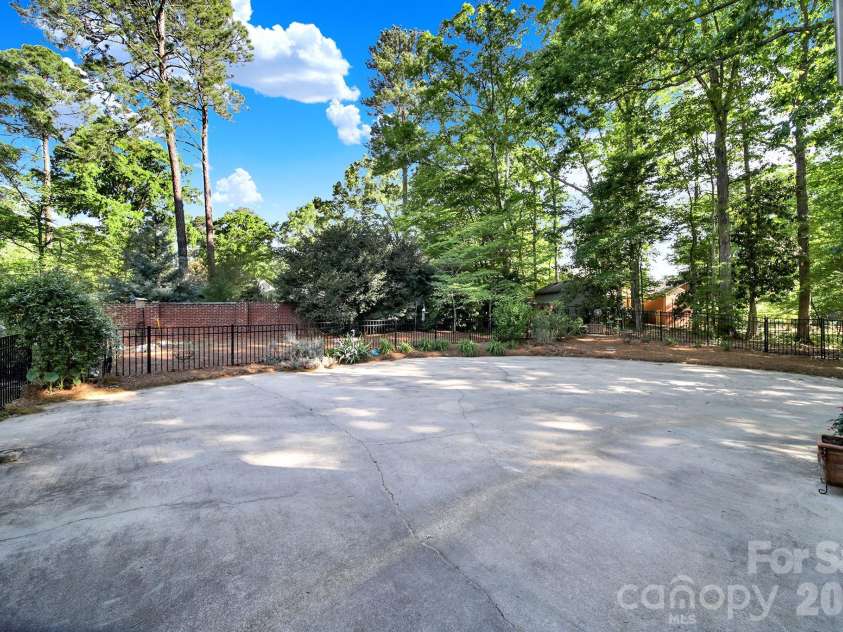 537 Briarwood Road, Lancaster, SC 29720.  MLS# CAR4377943, YatesRealty ID 18711. 