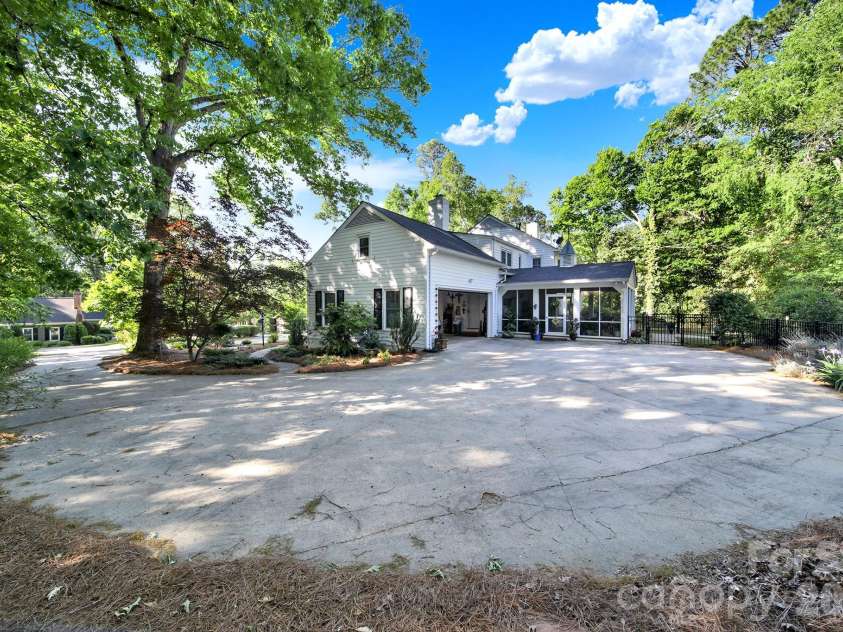 537 Briarwood Road, Lancaster, SC 29720.  MLS# CAR4377943, YatesRealty ID 18711. 
