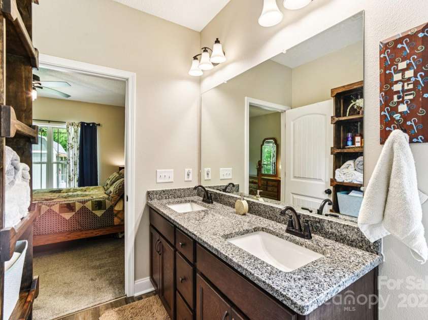 410 Moonlight Trail, Bryson City, NC 28713.  MLS# CAR4267033, YatesRealty ID 18712. 