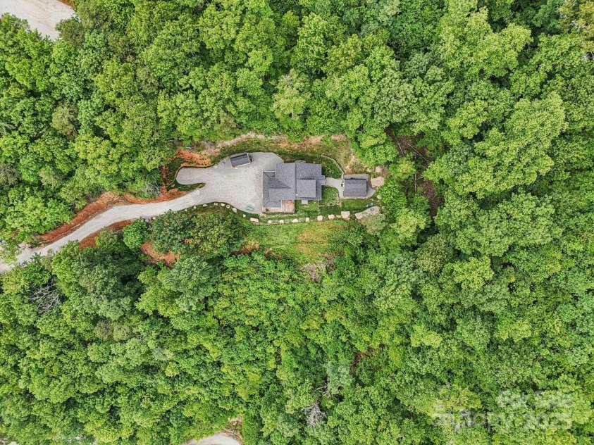 410 Moonlight Trail, Bryson City, NC 28713.  MLS# CAR4267033, YatesRealty ID 18712. 