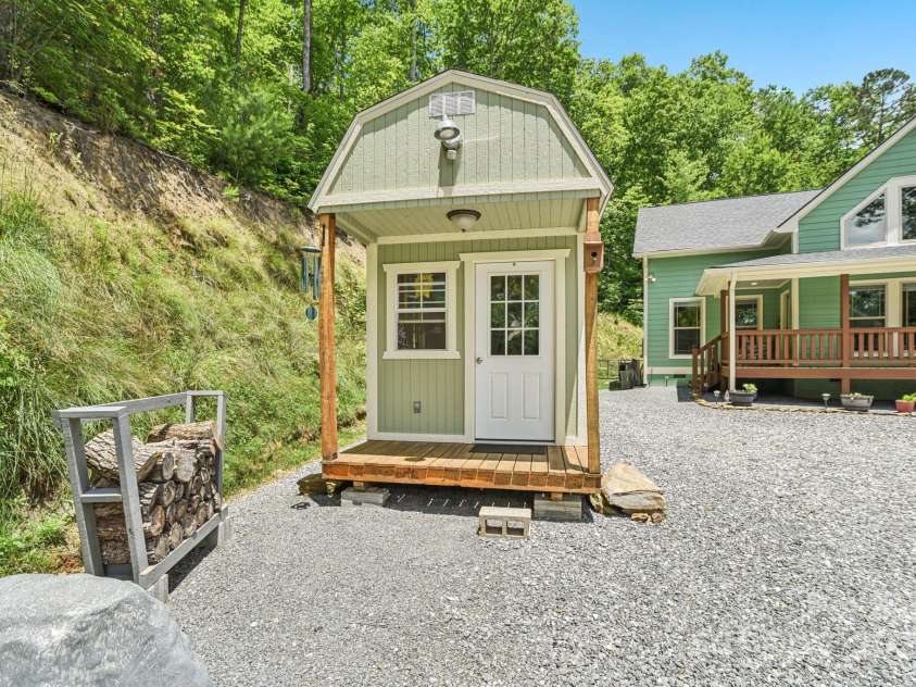 410 Moonlight Trail, Bryson City, NC 28713.  MLS# CAR4267033, YatesRealty ID 18712. 