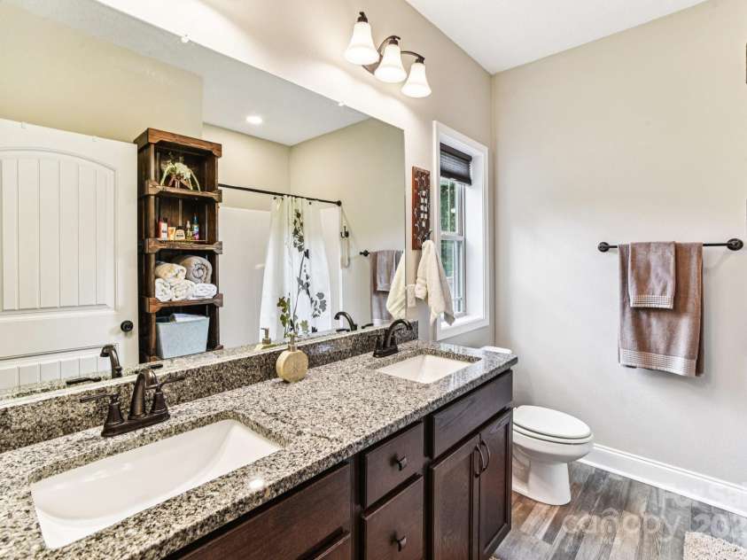 410 Moonlight Trail, Bryson City, NC 28713.  MLS# CAR4267033, YatesRealty ID 18712. Primary Ensuite Bathroom