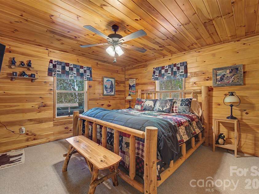 30 Sleepy Bear Ridge, Whittier, NC 28789.  MLS# CAR4378210, YatesRealty ID 18713. 
