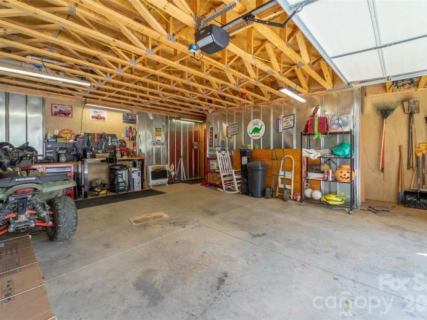 30 Sleepy Bear Ridge, Whittier, NC 28789.  MLS# CAR4378210, YatesRealty ID 18713. 