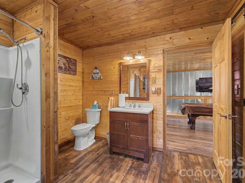 30 Sleepy Bear Ridge, Whittier, NC 28789.  MLS# CAR4378210, YatesRealty ID 18713. 