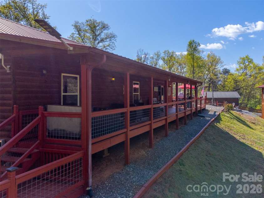 30 Sleepy Bear Ridge, Whittier, NC 28789.  MLS# CAR4378210, YatesRealty ID 18713. 