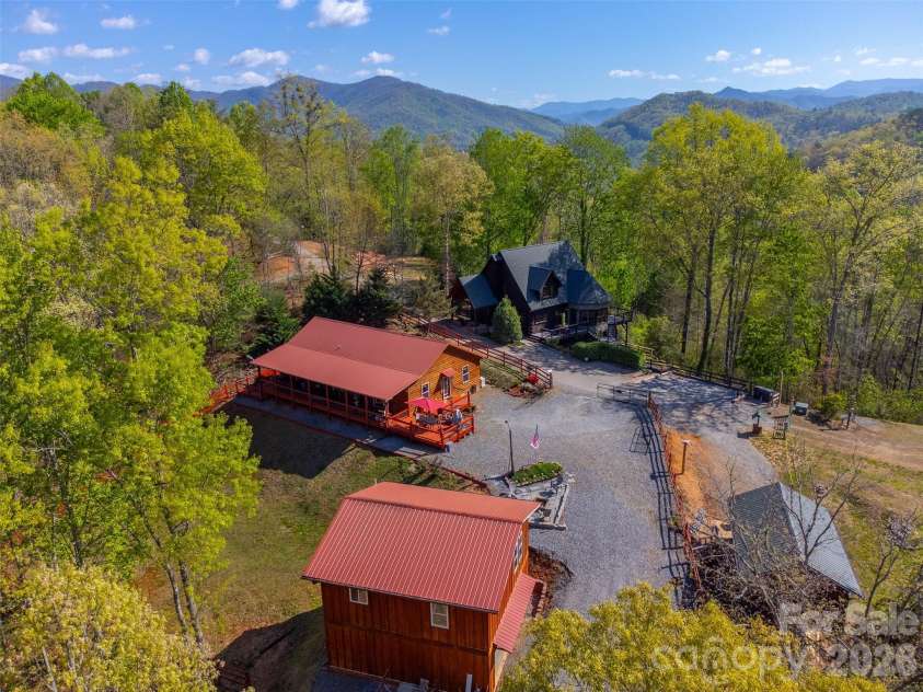 30 Sleepy Bear Ridge, Whittier, NC 28789.  MLS# CAR4378210, YatesRealty ID 18713. 