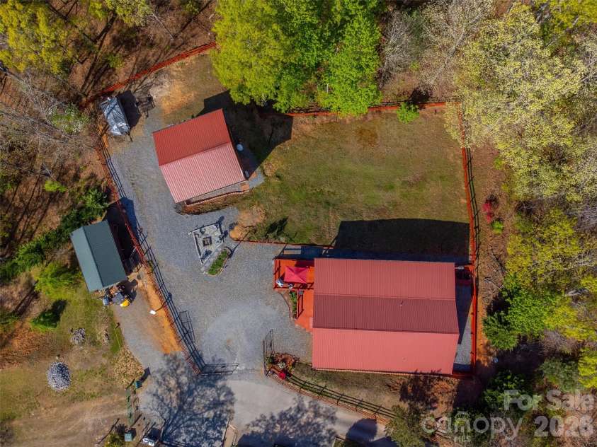 30 Sleepy Bear Ridge, Whittier, NC 28789.  MLS# CAR4378210, YatesRealty ID 18713. 