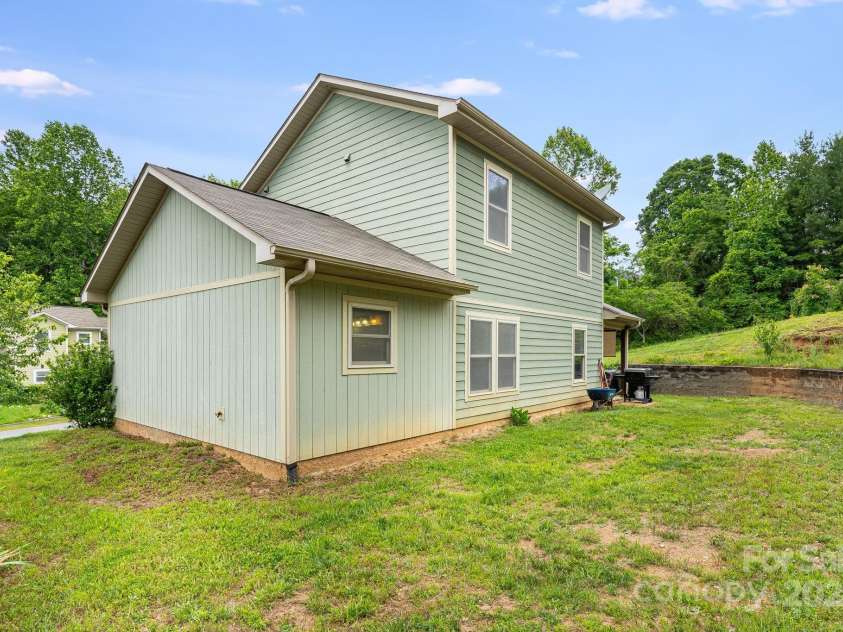 42 Compass Park Drive, Weaverville, NC 28787.  MLS# CAR4264688, YatesRealty ID 18714. 