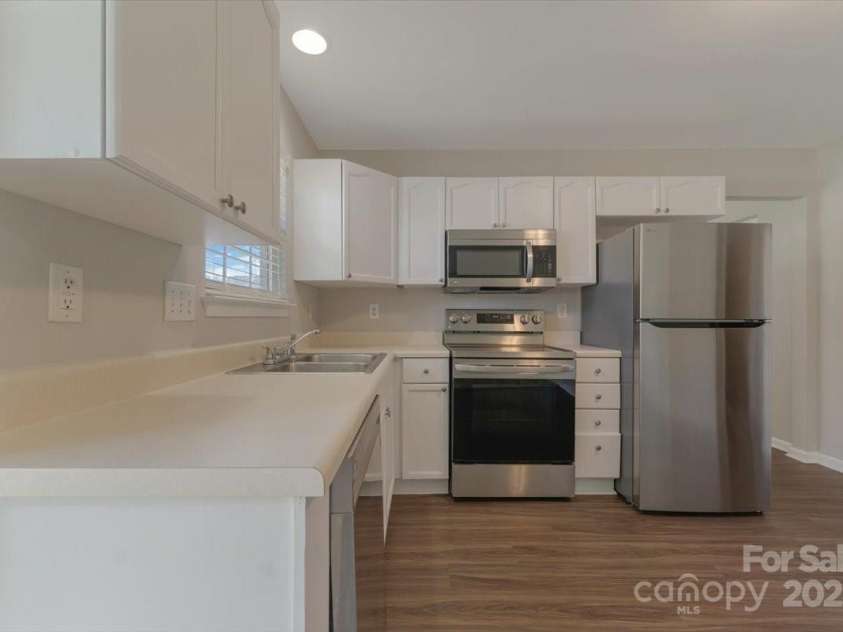 1111 Balcorn Place, Charlotte, NC 28214.  MLS# CAR4263097, YatesRealty ID 18716. 
