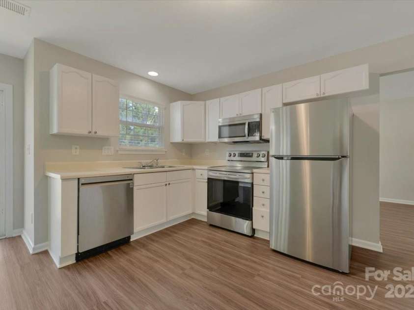 1111 Balcorn Place, Charlotte, NC 28214.  MLS# CAR4263097, YatesRealty ID 18716. Kitchen