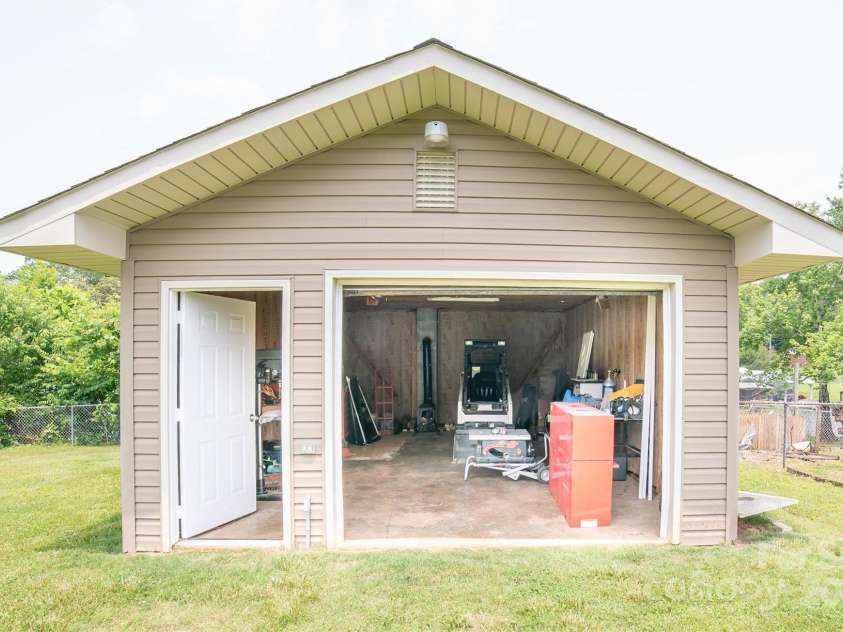2411 Allendale Circle, Lenoir, NC 28645.  MLS# CAR4265888, YatesRealty ID 18717. 1 car garage/workshop