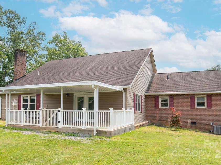 2411 Allendale Circle, Lenoir, NC 28645.  MLS# CAR4265888, YatesRealty ID 18717. 