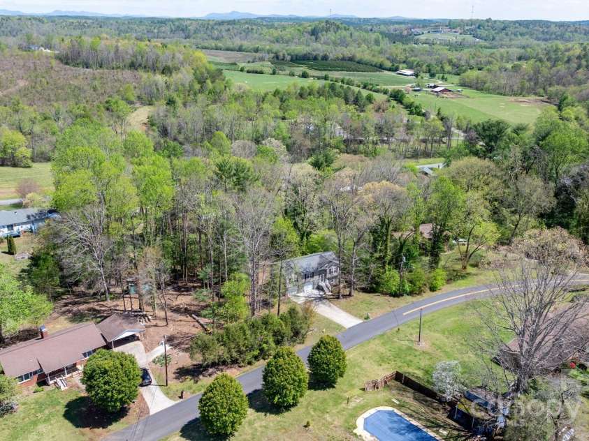 112 Council Oaks Street, Morganton, NC 28655.  MLS# CAR4246666, YatesRealty ID 18718. 