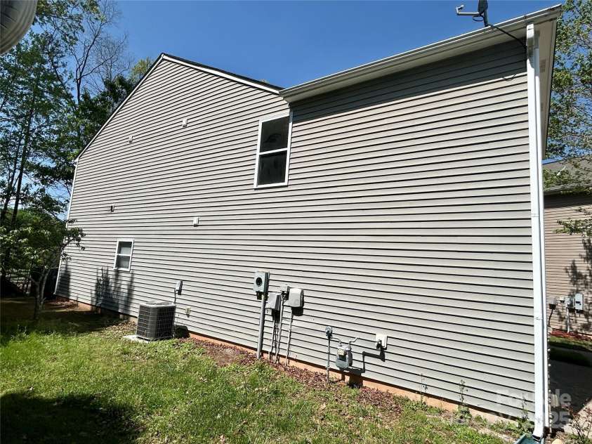 2752 Bramble Ridge Court, Charlotte, NC 28215.  MLS# CAR4241952, YatesRealty ID 18719. 