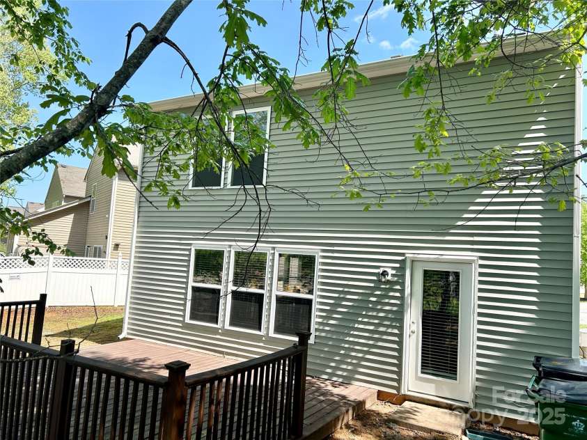 2752 Bramble Ridge Court, Charlotte, NC 28215.  MLS# CAR4241952, YatesRealty ID 18719. 