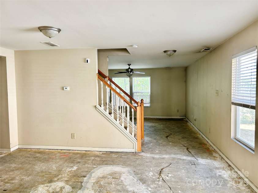 2752 Bramble Ridge Court, Charlotte, NC 28215.  MLS# CAR4241952, YatesRealty ID 18719. 